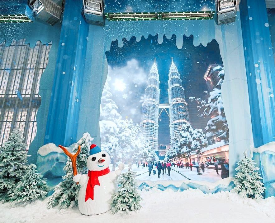 Guests at Wyndham Suites KLCC can step into a winter wonderland in the heart of the tropical city, with unobstructed views of the iconic PETRONAS Twin Towers.