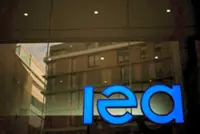 Oil falls on report of IEA proposing biggest oil release ever