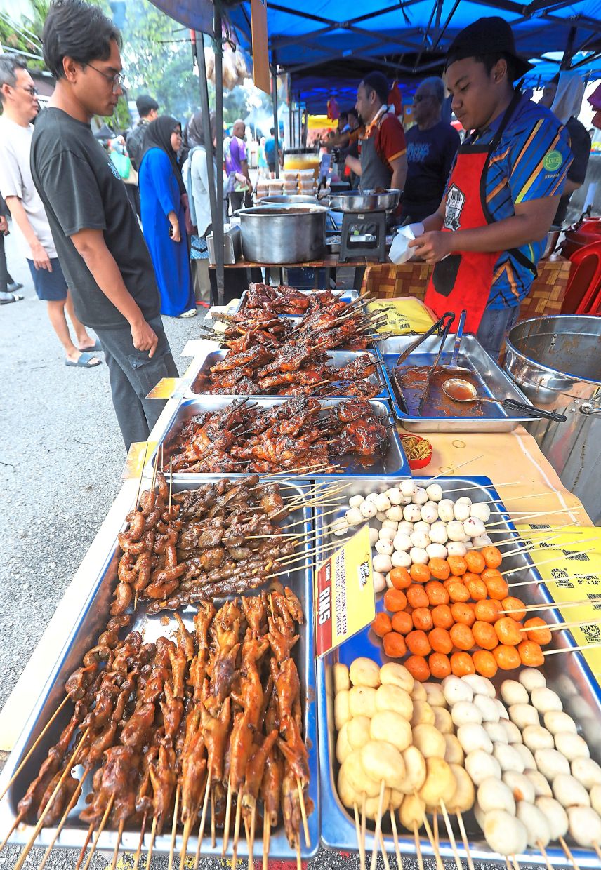 Bazaars are great for ‘buka puasa’ snacks like skewered meats (left) in Kota Damansara and ‘otak-otak’ and ‘sata’ (above) in Kelana Jaya, Petaling Jaya.