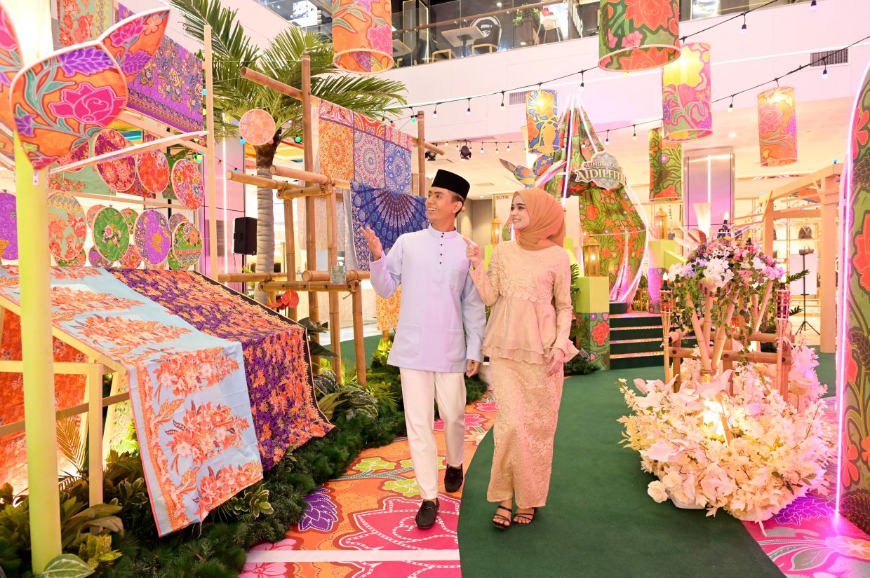 The lively layout and batik-inspired visuals at Sunway Carnival Mall invite shoppers to wander, gather and immerse themselves in Raya-themed artistry.