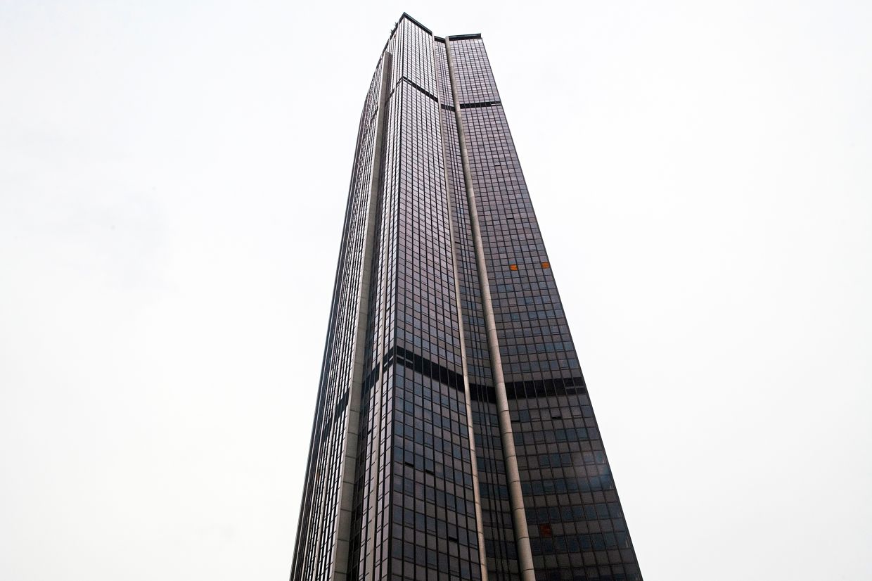 Reinventing a skyscraper: An ugly building in a beautiful city gets a makeover