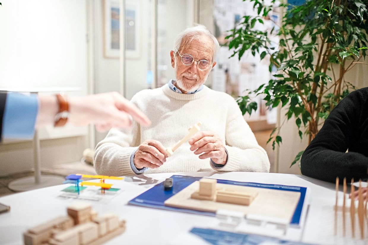 Piano, tasked with renovating part of Tour Montparnasse, became famous in the 1970s for his post-modernist work elsewhere in Paris. 