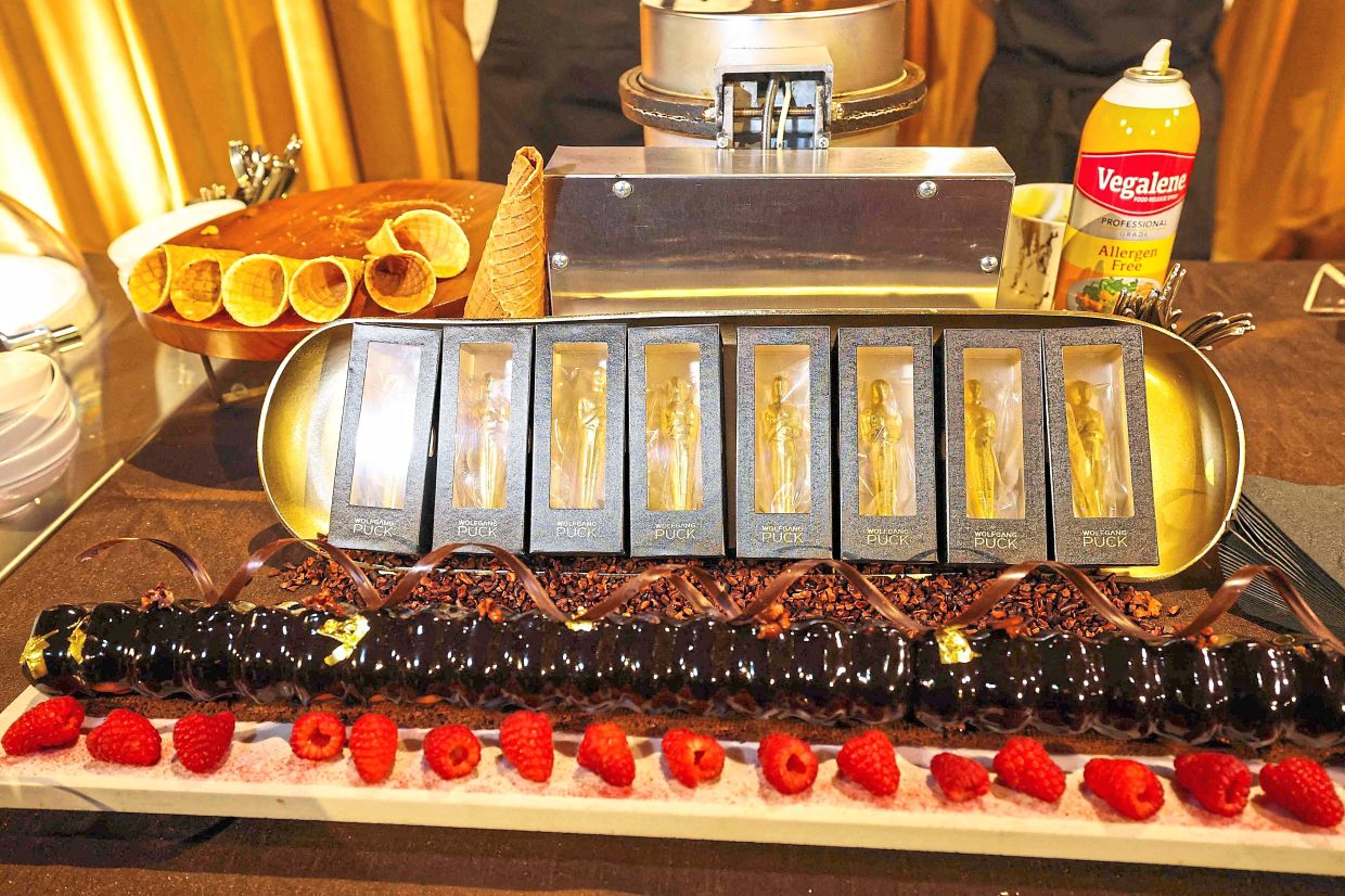 Chocolate Oscar statuettes and other dessert goodies at the preview.