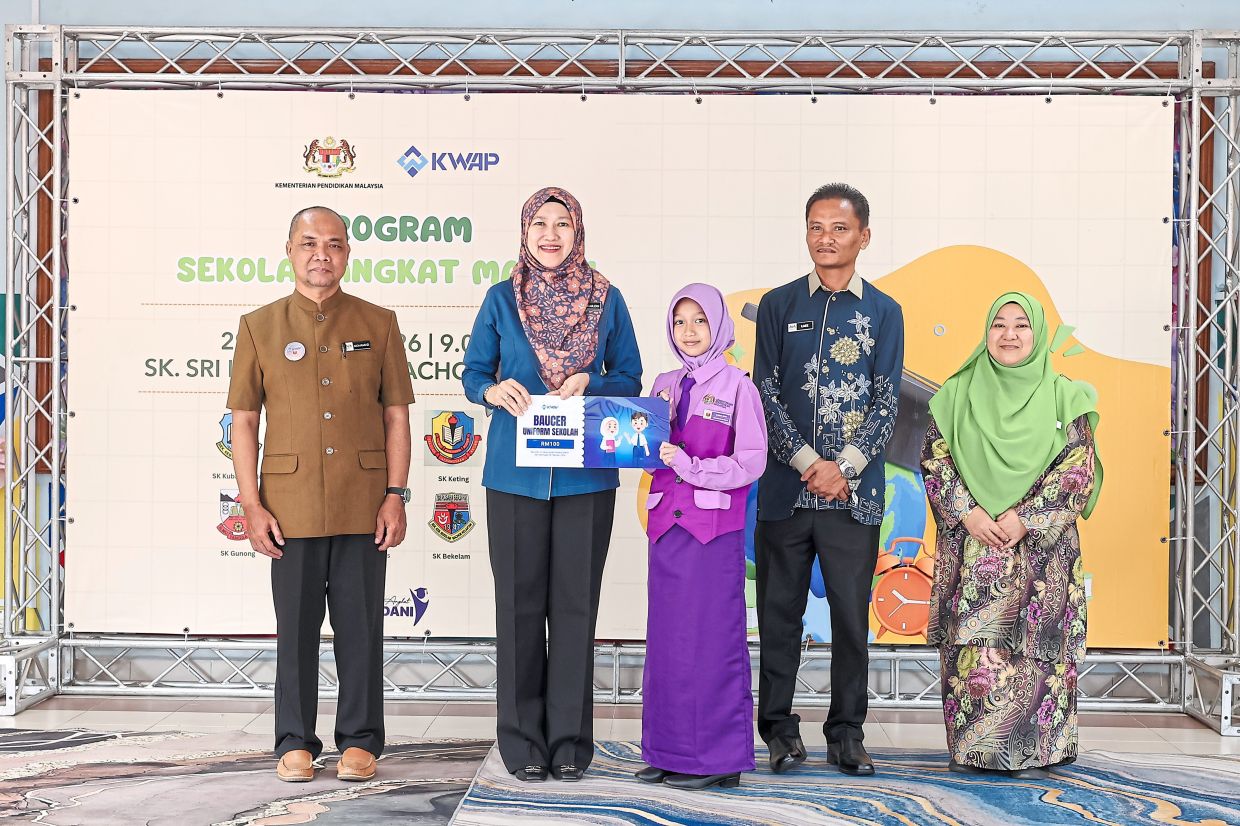 Under the Sekolah Angkat MADANI initiative, KWAP has adopted 10 primary schools in the district to support education and social wellbeing across the wider school community.