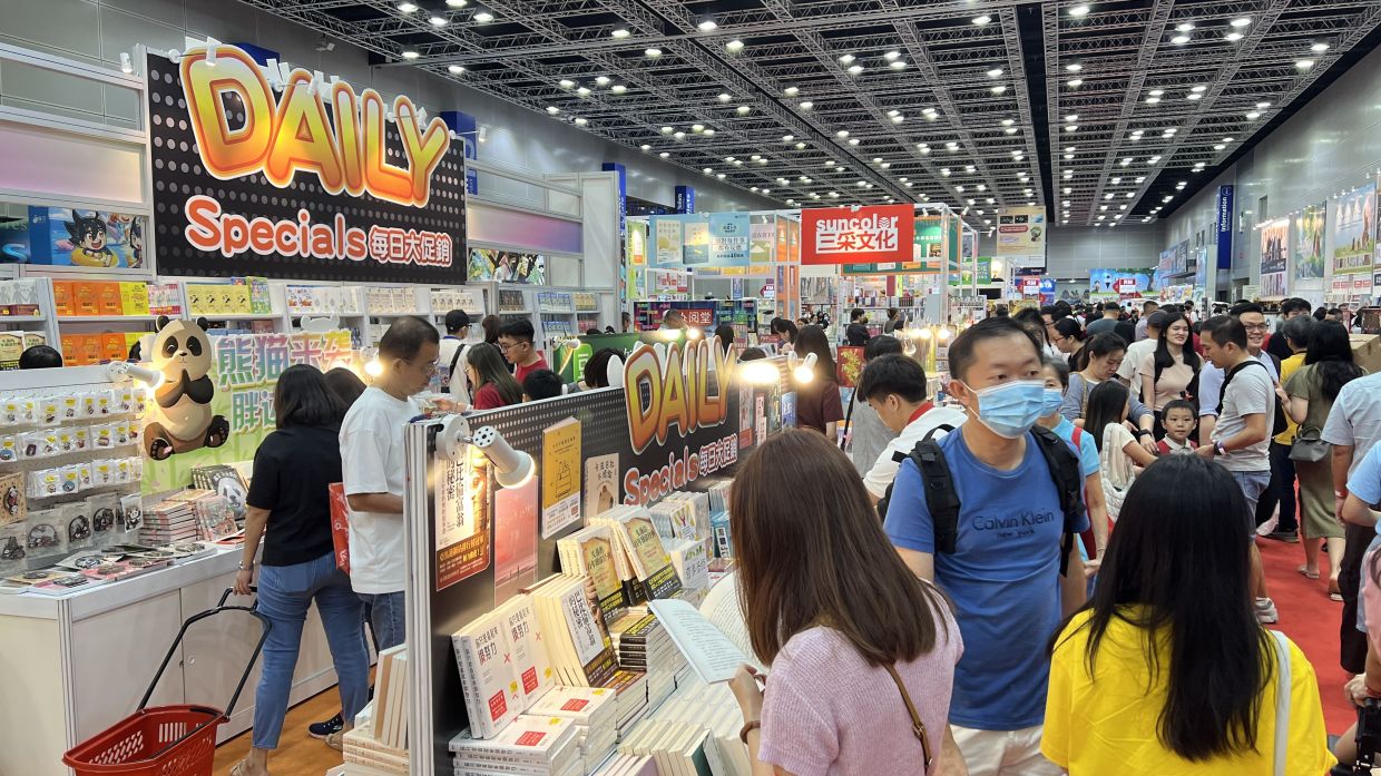 Visitors can snap up limited-time offers available only on selected dates, featuring over 400 specially selected items, including books, stationery, gadgets, IP products, fancy collectables, CDs/DVDs and titbits.