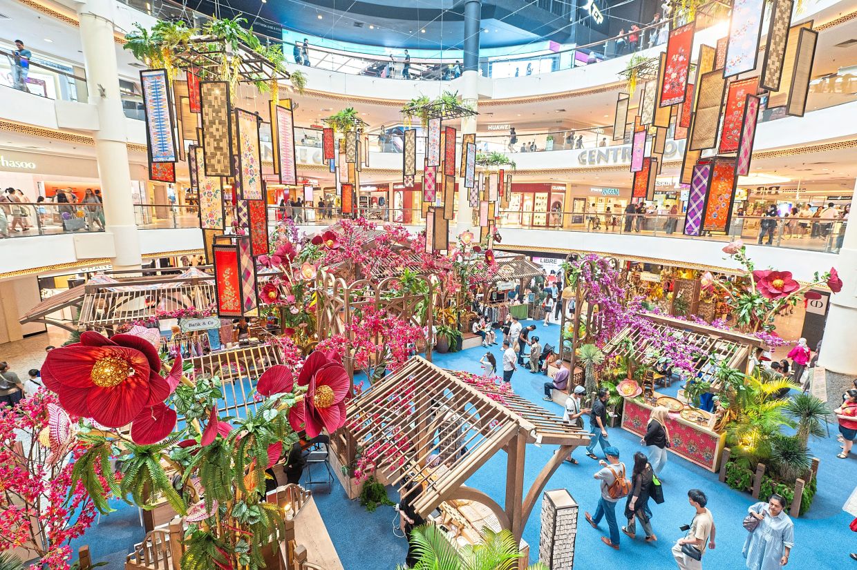 MidValley Megamall’s Hari Raya decor focuses on the art of anyaman and lush tropical greenery.