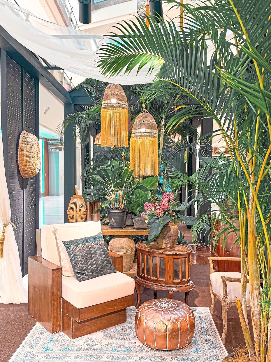 The Gardens Mall leans into the warmth of a stately home.