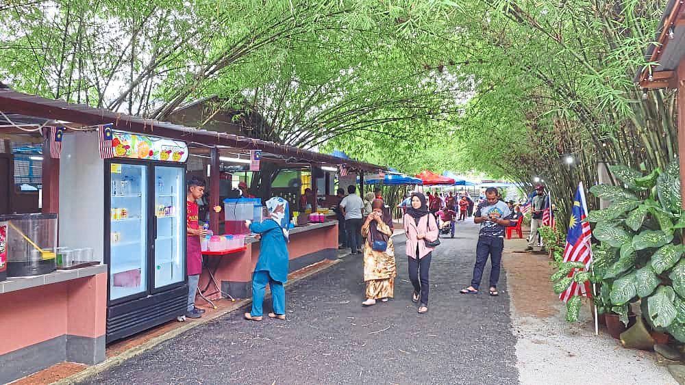 A clean setting is what, among others, that attracts visitors to kampungstays and homestays. — Photos provided/Basir Wagiman