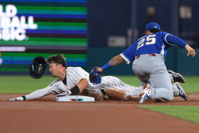 Baseball-Venezuela stun Japan to reach WBC semi-finals, Italy eliminate Puerto Rico