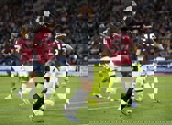 Soccer-Man City lose ground on Arsenal with draw at West Ham