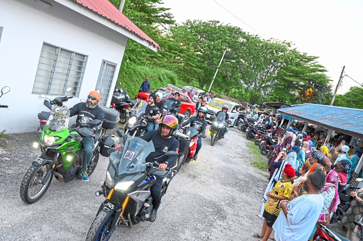 A convoy of 40 superbikes escorting two vehicles transporting SGGS to a temporary location. 