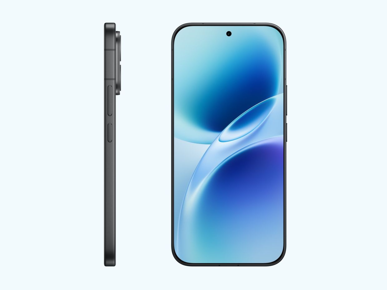 The V70 comes with a 6.59in Amoled display, with a refresh rate of up to 120Hz and 5,000 nits peak brightness.