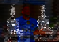 Soccer-Chelsea captain James ruled out of PSG clash with hamstring injury