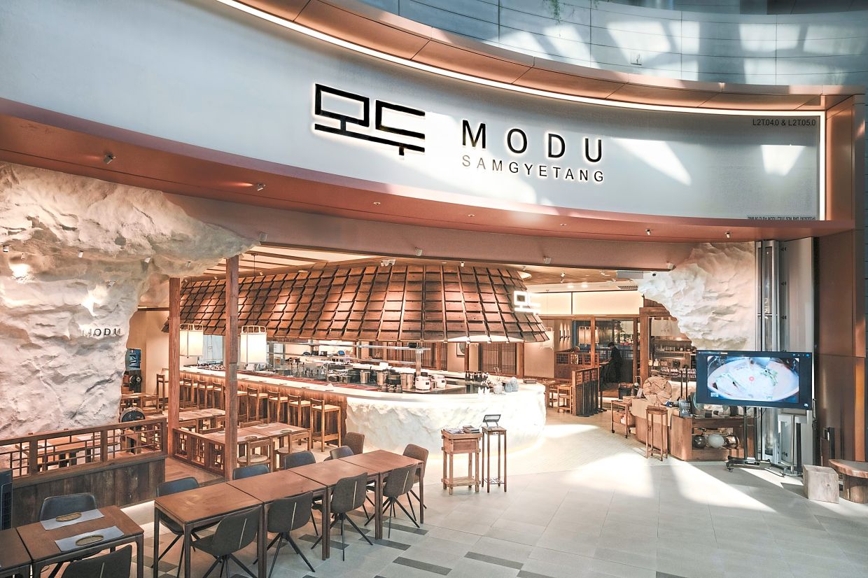 The interior of the restaurant is modelled on Korean Hanok architecture. — Modu