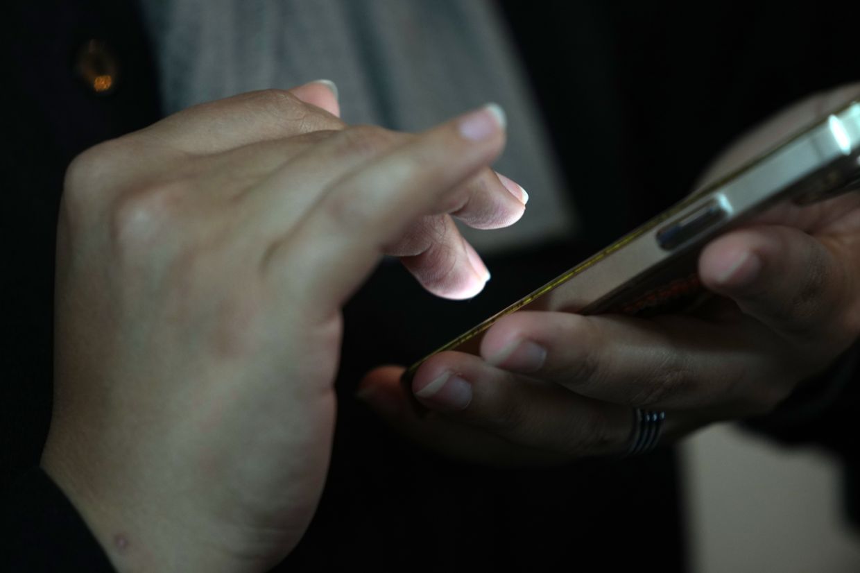 How Iranians are communicating through internet blackout