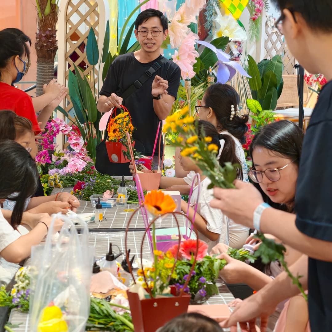 Engaging weekend workshops provide a space for families to explore their creativity.