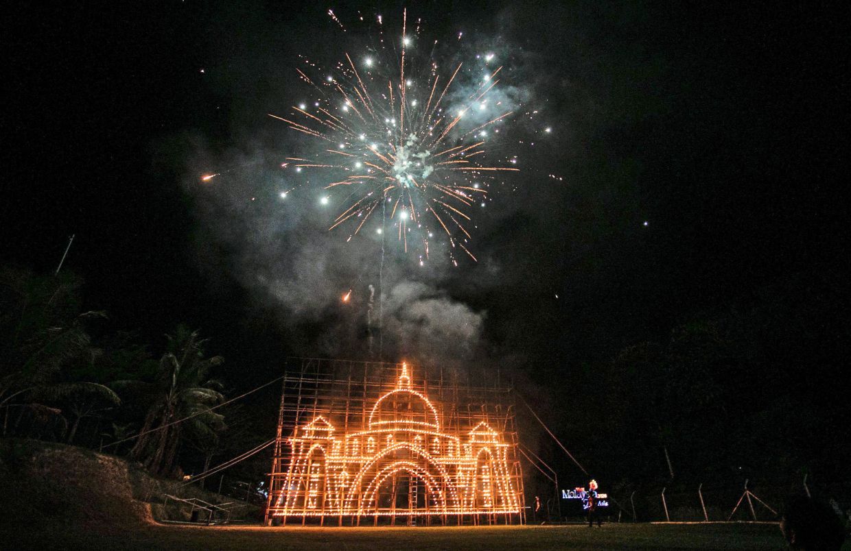 Fireworks enliven the giant Malacca Straits Mosque–themed panjut at Kampung Ribu, Kuala Kangsar, Perak on March 16. Photo: Bernama 