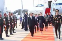 Thai King and Queen arrive in Laos on state visit