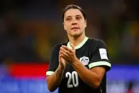 Soccer - Kerr fires Australia into Asian Cup final; stunning goal ensures China go out of tournament