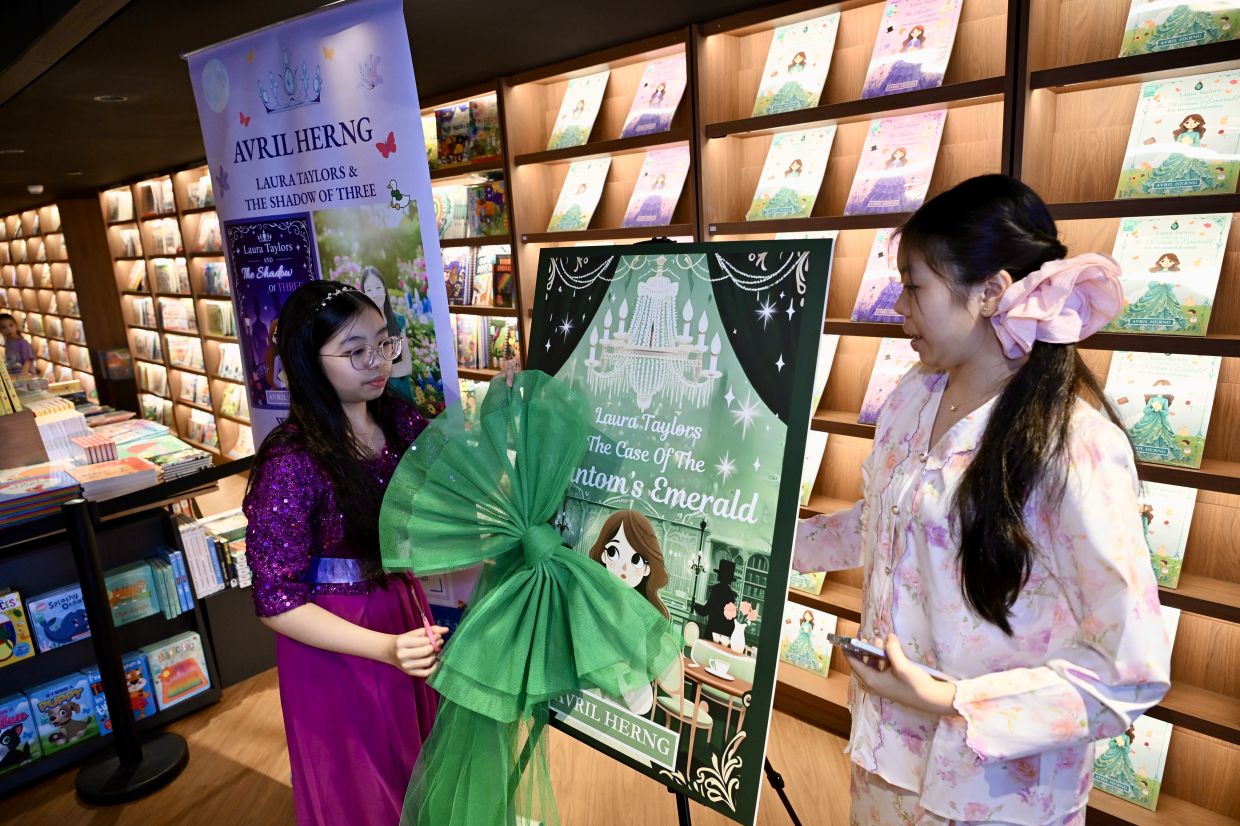 Herng (left) launches her books alongside her sister and editor, Ng. 