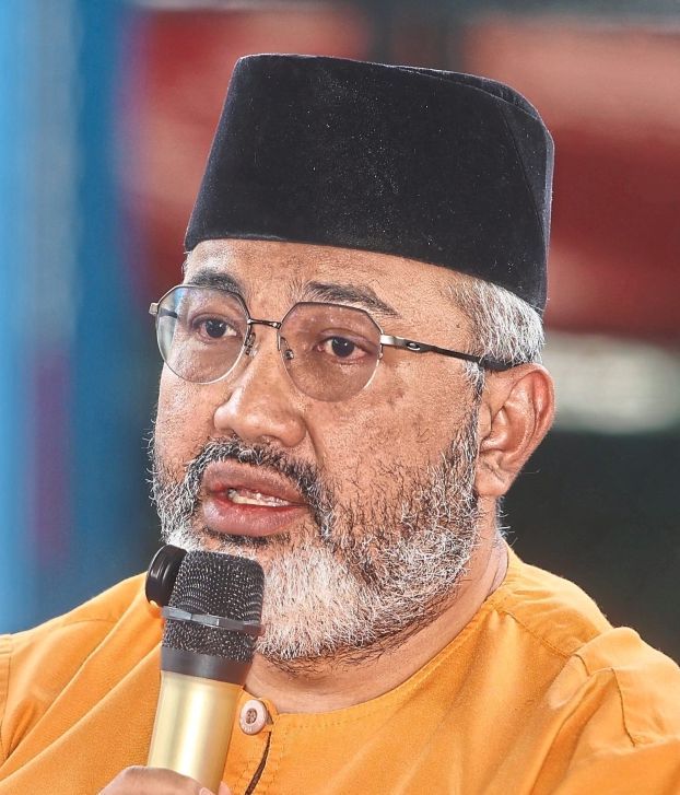 Gulam Muszaffar: Many night market hawkers from B40 group.