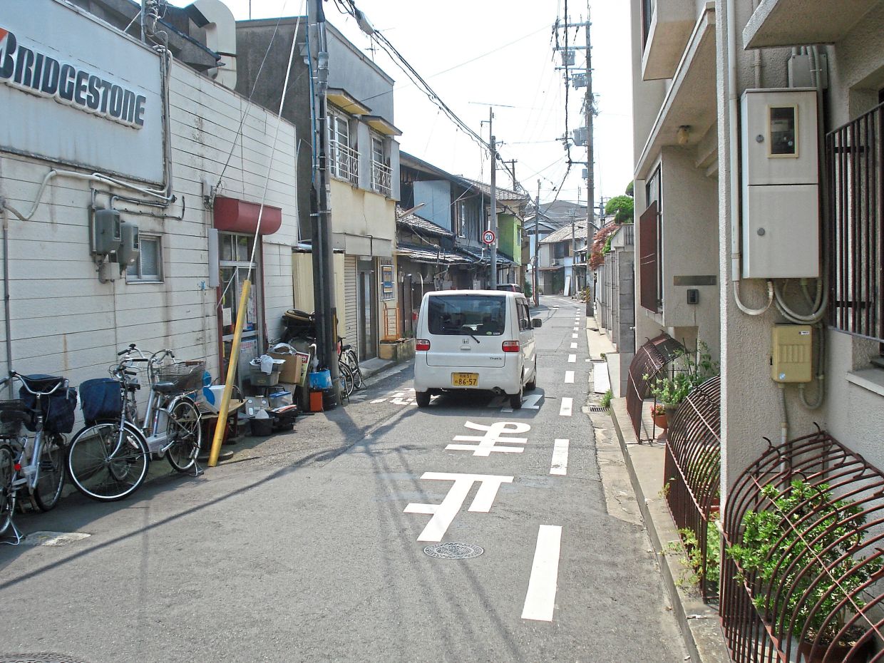 Upon hearing about the donated gold bars, Kilduff, a resident of Osaka, says water systems aren't a glamorous thing to donate to, but are a vital part of everyone's life. — Photos: Wikimedia Commons