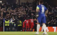 Soccer-PSG crush Chelsea 3-0 for 8-2 aggregate win