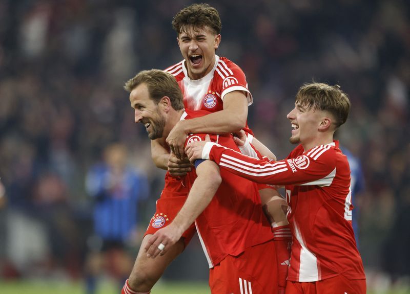 Soccer-Kane reaches 50 Champions League goals as Bayern beat Atalanta to book last eight spot