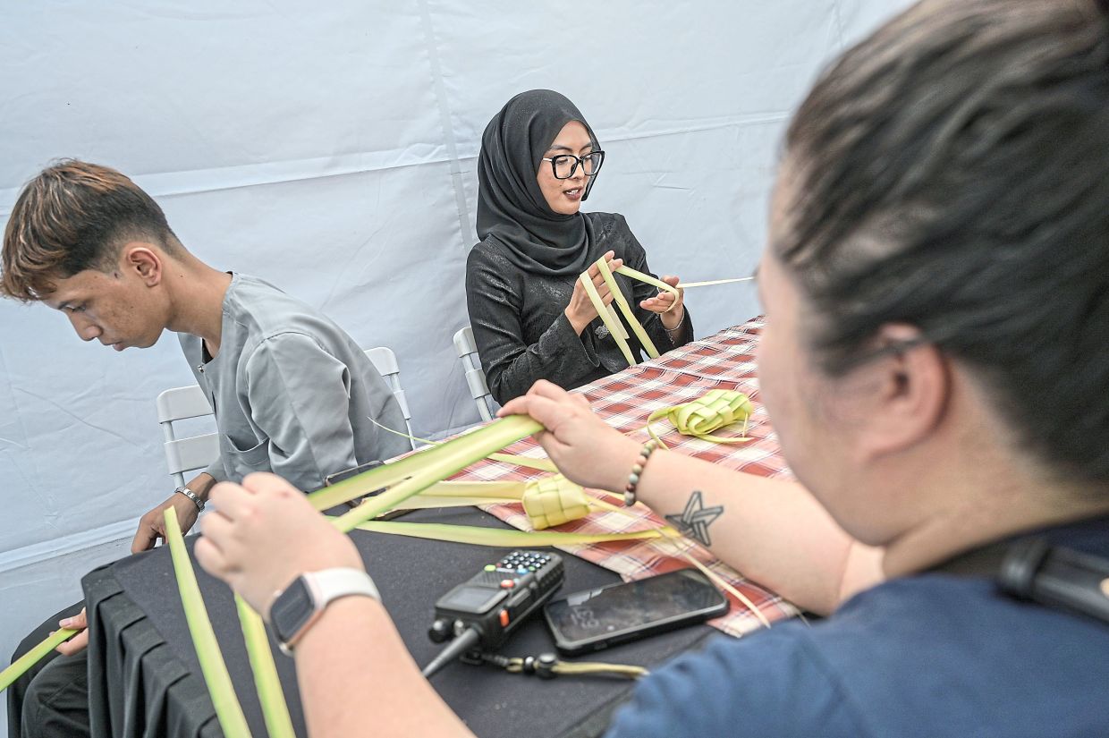 The recent Ketupat Weaving Workshop during the Riuh Raya Baik Baik programme in Kuala Lumpur. Photo: Bernama 
