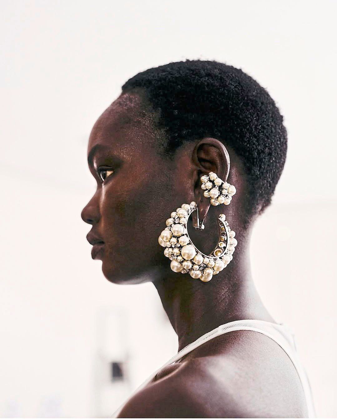 This pearl-encrusted hoop clip-on paired with a striking ear cuff truly make for an unmistakable and incredibly high-impact fashion statement. Photo: Instagram/Givenchy