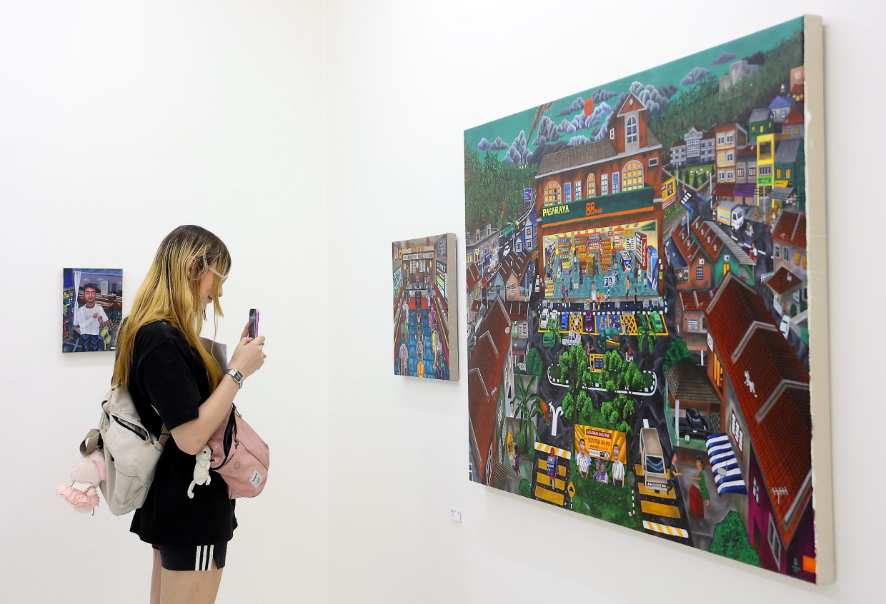 Don’t miss Ong Hieng Fuong’s second solo exhibition 'Innocent Bystander' at The Back Room, closing this weekend. Photo: The Star/Muhamad Shahril Rosli 