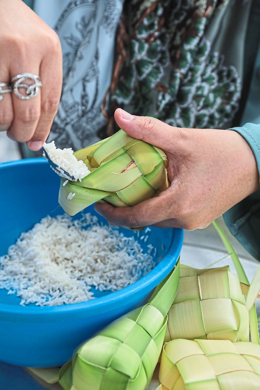The art of making ketupat is often multi- generational and is a skill that is typically passed down in Malay families. — Filepic