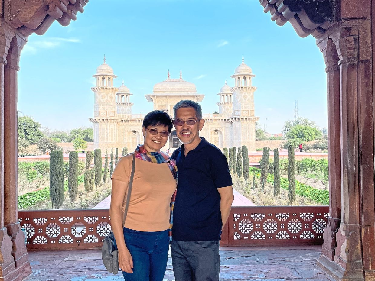 Lim (right) with his late wife, Goh, who inspired his upcoming 2,200km charity run.