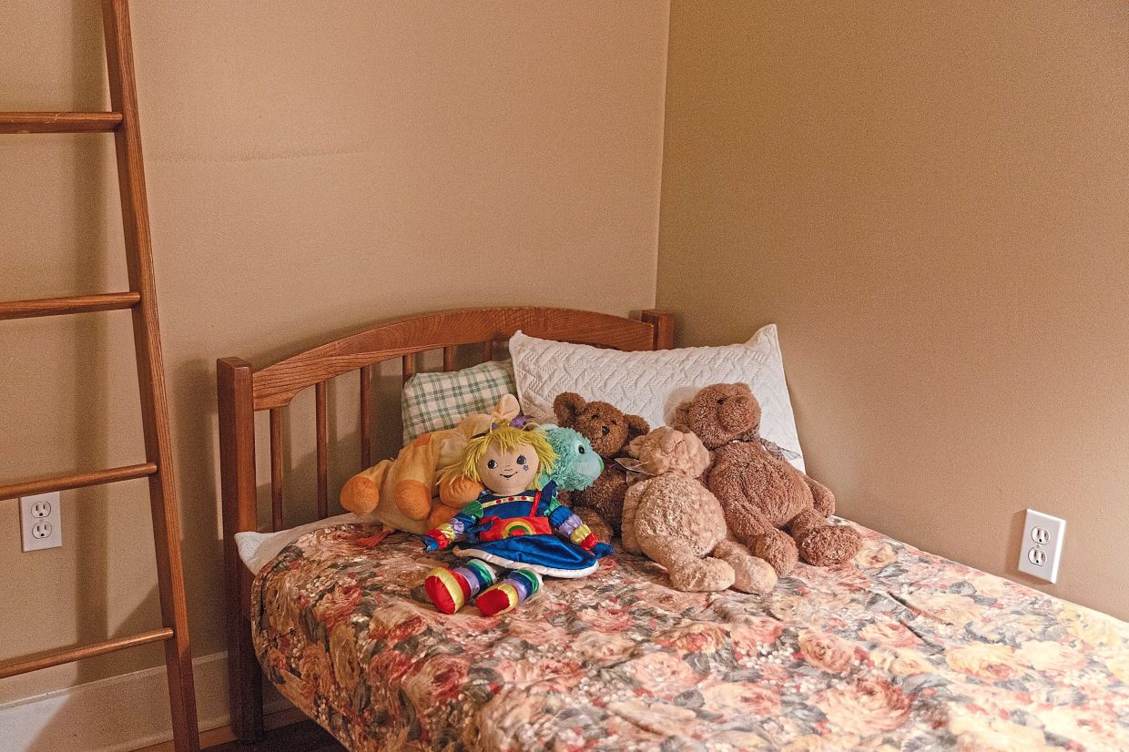 A spare bedroom in a Springfield, Ohio, house prepared for Haitians, in case the immigrants didn’t feel safe in their own homes, in February 2026. In Springfield, some Americans have converted their basements and spare bedrooms into shelters for immigrant families who could be targeted in raids. (Maddie McGarvey/The New York Times)