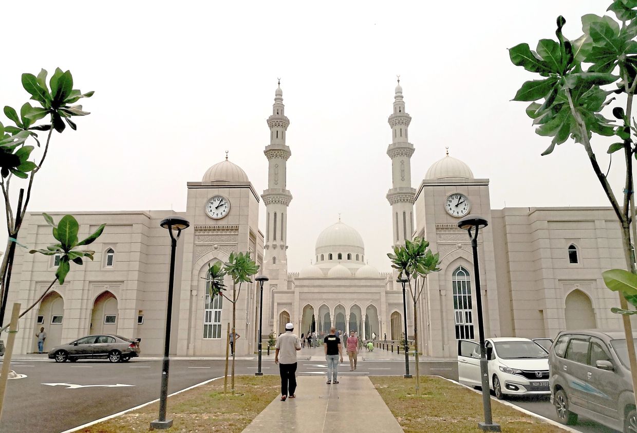 The grand entrance of Negri Sembilan’s Sri Sendayan Mosque provides a beautiful frame. — Filepic