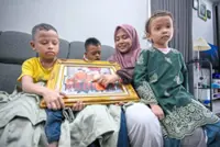 Sergeant’s widow keeps festive spirit for children