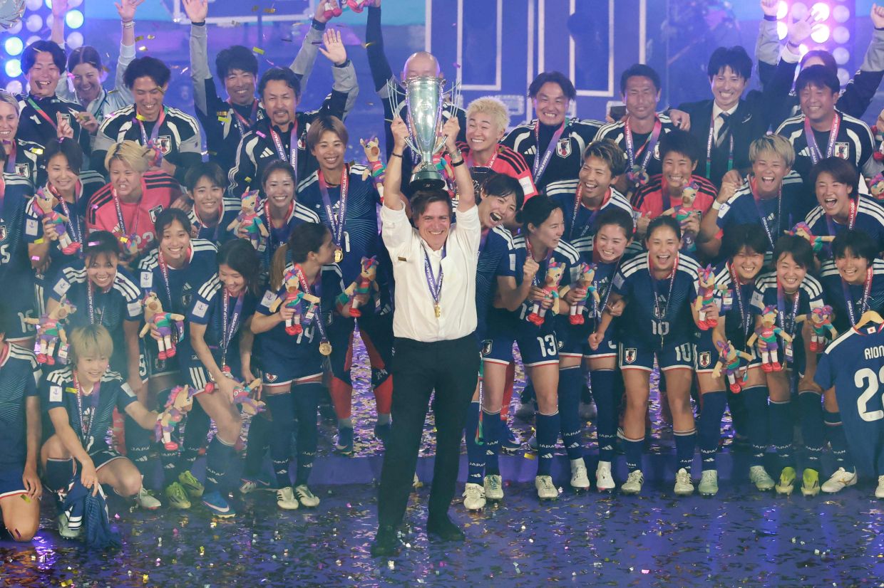 Japan's coach Nils Nielsen (centre) celebrates with the players after winning the final of the AFC Women's Asian Cup Australia 2026 football tournament between Australia and Japan at Stadium Australia in Sydney on Saturday, March 21, 2026. -- Photo by DAVID GRAY / AFP 