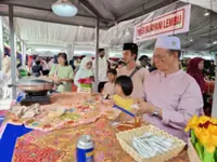 Thousands throng Johor MB's open house on first day of Hari Raya