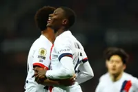 Soccer-Mendes guides PSG to top of Ligue 1 with 4-0 win at Nice