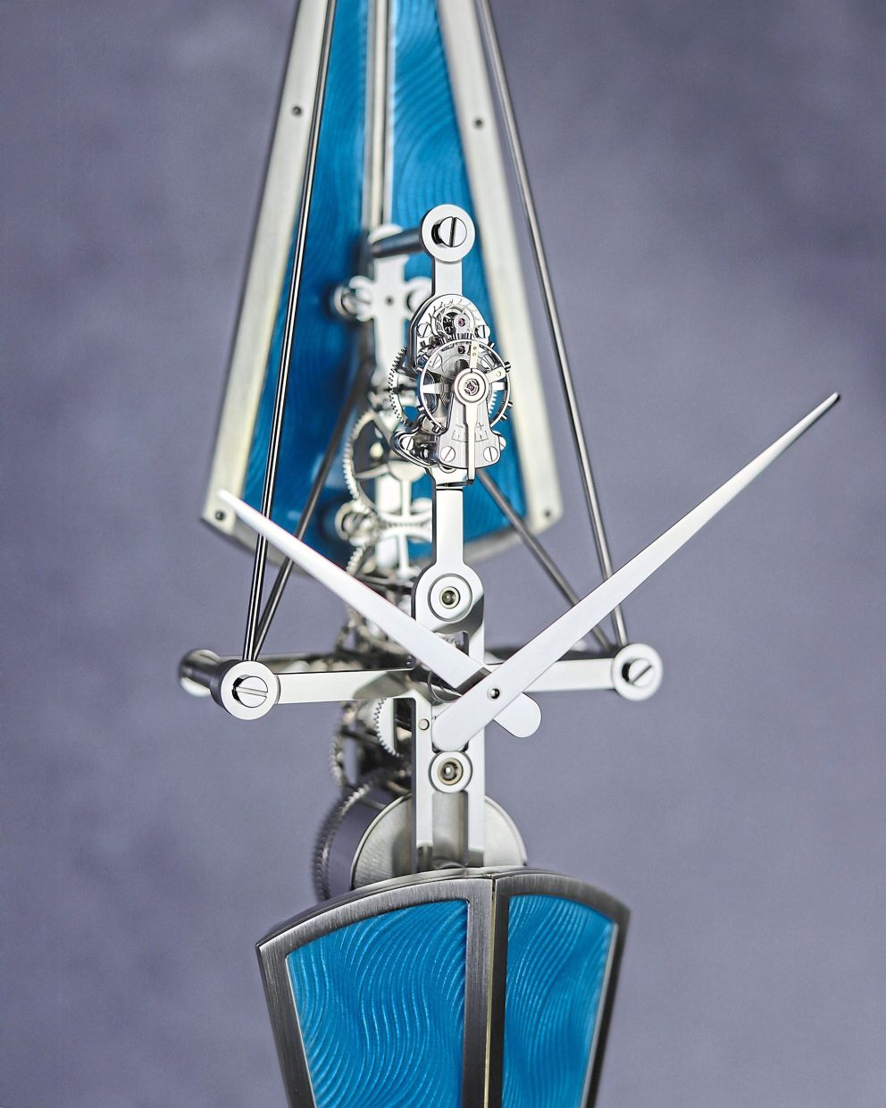 The movement up close.