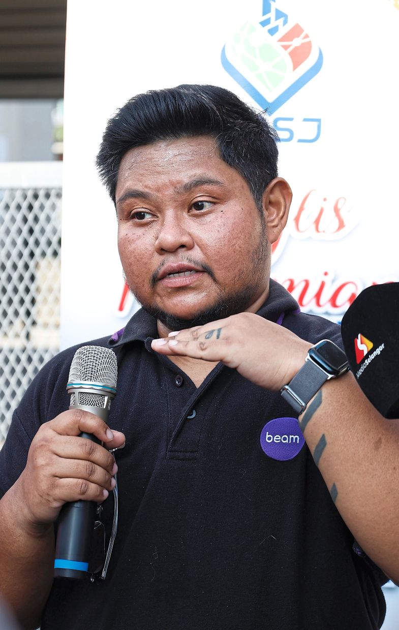 Ong says the e-scooters are capped at a maximum speed of 25km/h.