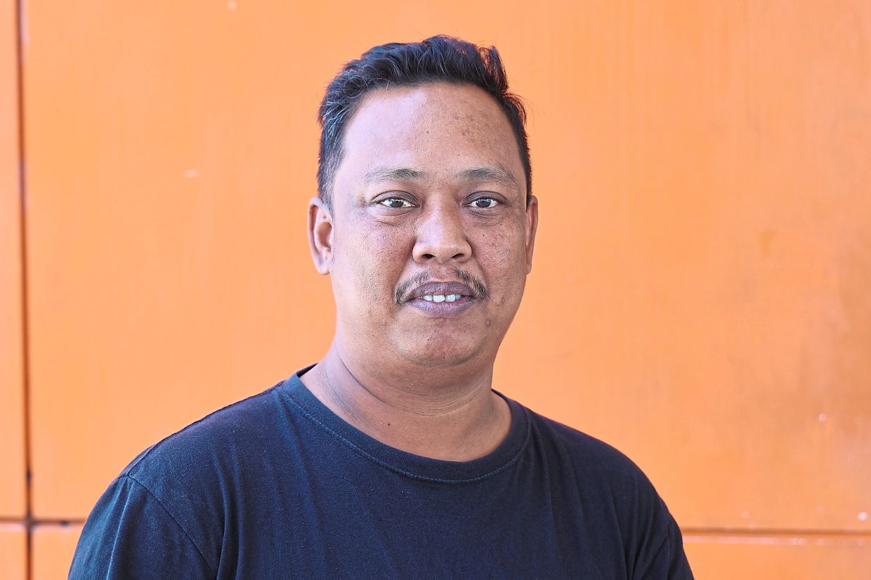 Mohd Fauzi says his current salary is not enough to absorb any increase in fuel costs. 