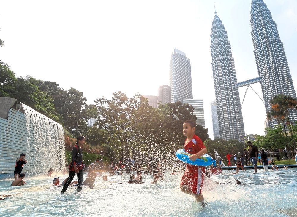 SPLASH OF JOY: Youngsters cool off at the KLCC public pool to escape the afternoon swelter. With the heat wave hitting the Klang Valley, water parks and public fountains have become the ultimate go-to spots for families seeking a quick reprieve. 22 MARCH 2026 —CHAN TAK KONG/The Star