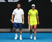 Tennis-Swiatek splits with coach Fissette after Miami Open upset