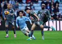 Soccer-Australia midfielder Robertson says Socceroos allegiance never wavered