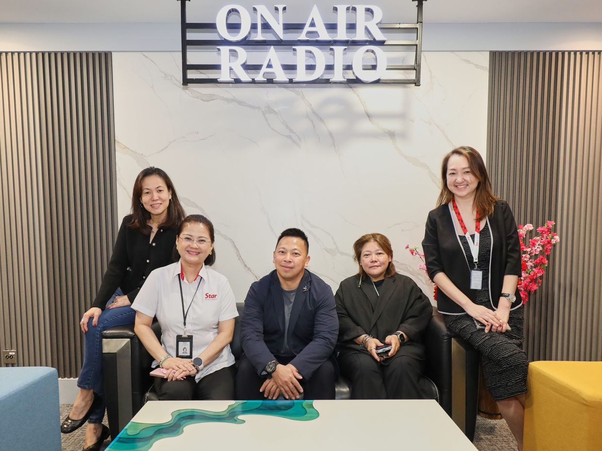 (From left) Kui, Wang, Hoo, Woo and SMG client brand marketing senior general manager Sharon Lee posing for a group photo after a radio tour at Menara Star in Petaling Jaya.—YAP CHEE HONG/The Star