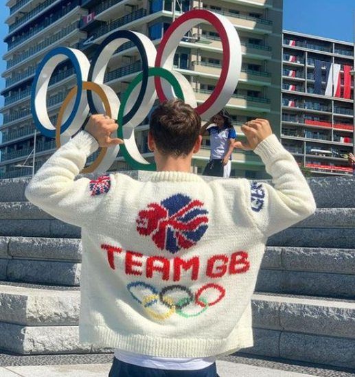 Daley wears a handmade sweater he knitted himself with the Team GB logo and Olympic rings during the Tokyo 2020 Olympic Games. — @madewithlovebytomdaley/PA Media/dpa