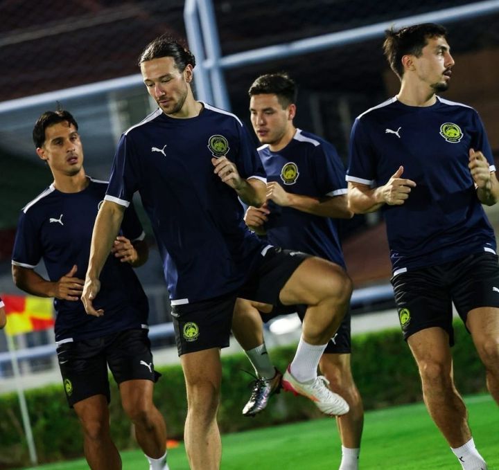 Staying motivated: Daniel Ting (second from left) at a national team training session. — FAM