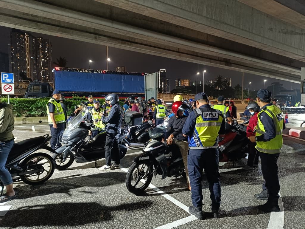 KL JPJ enforcers seize 66 motorcycles during special ops conducted in conjunction with Hari Raya