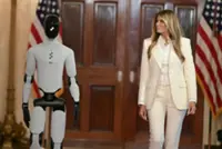 First Robot: Melania Trump brings droid to White House event
